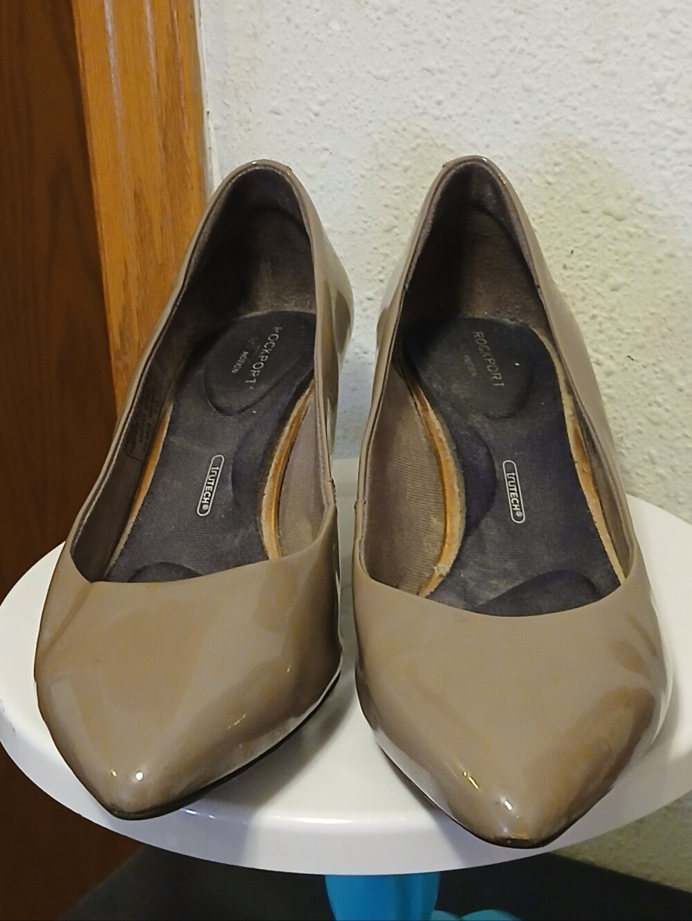 Rockport Total Motion Taupe Patent Leather Kitten Heel Pumps Size 7.5M